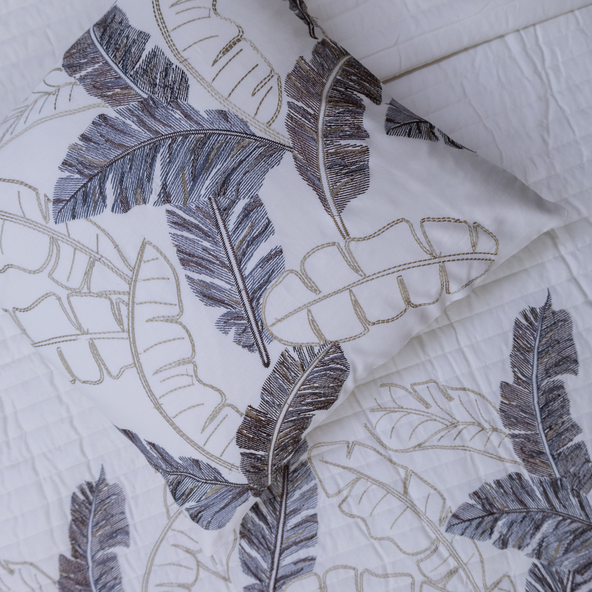 Palm Leaf embroidered bed cover - brown